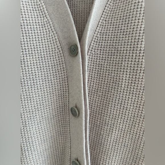 VINCE weekender cardigan in oat, cashmere/wool blend medium - Picture 3 of 6